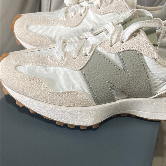 New Balance 327 Women's Sneaker in White, Sage & Gum - Picture 8 of 16